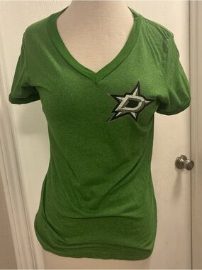 Majestic Dallas Stars Women's V-Neck Tee in Green with Team Star Logo